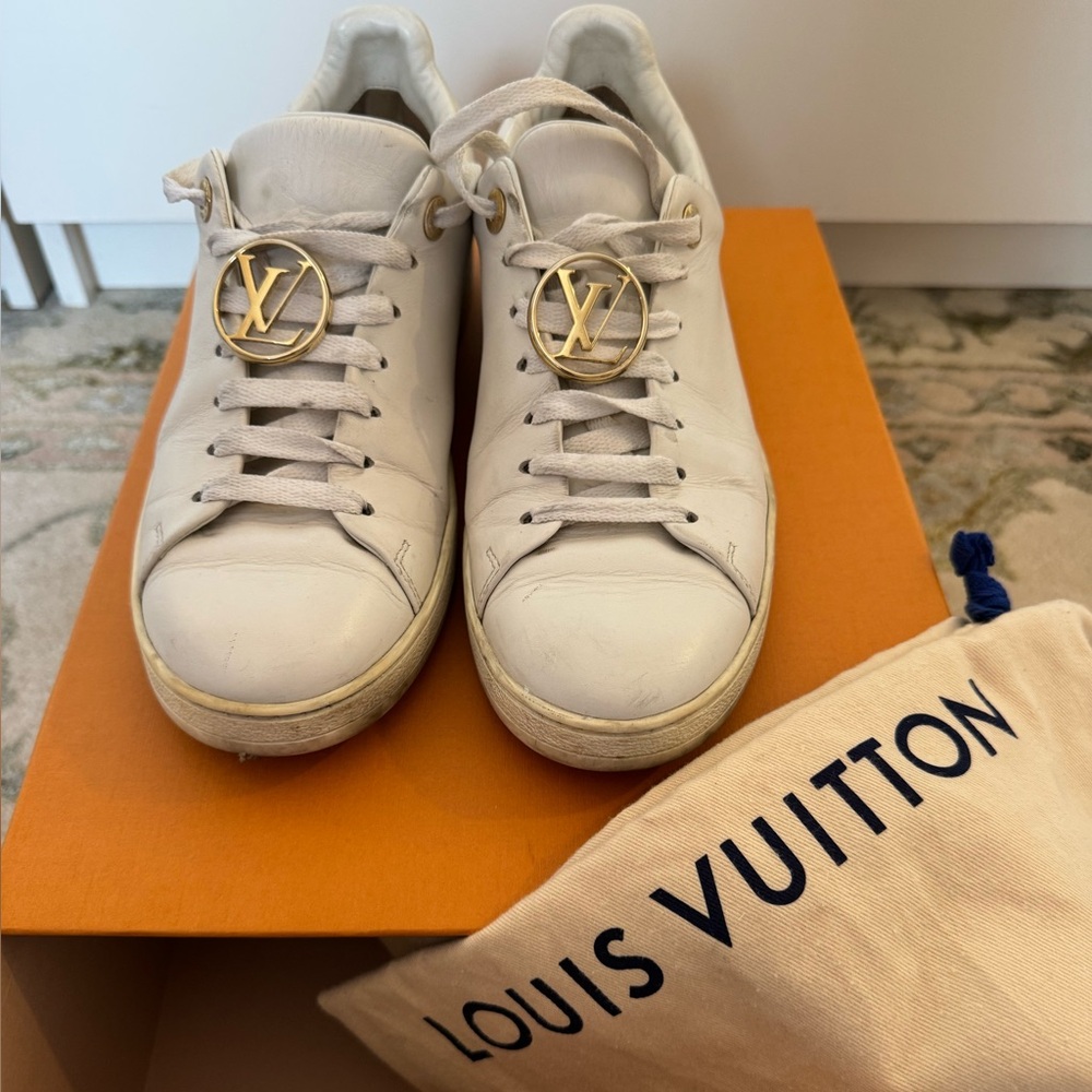 Louis Vuitton White Leather Sneakers with Gold LV Logo-Size 38.5 (Box-Dust Bag)
